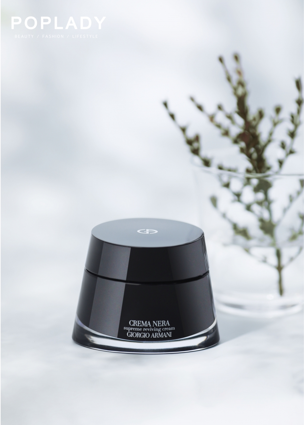 ARMANI beauty為實踐環保承諾,特意推出「再生黑面霜」補充裝,減少包裝上的浪費。