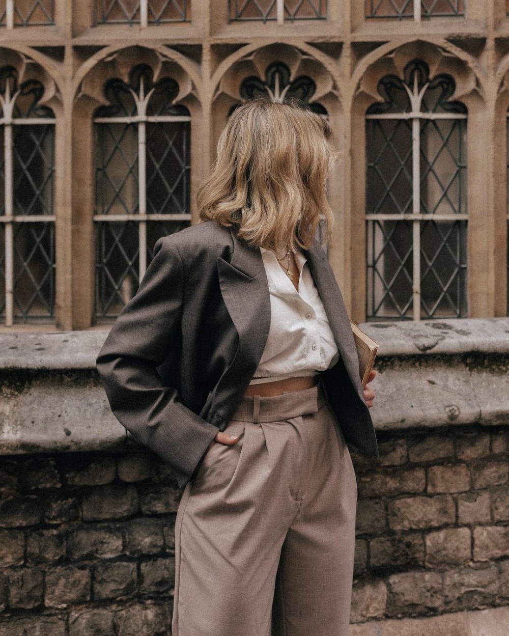 外套也是造型的關鍵之一。