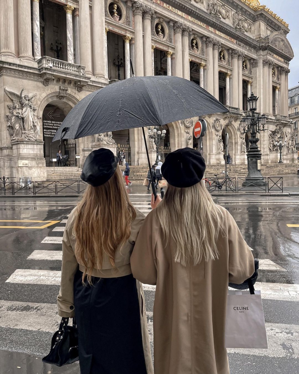 在穿搭中能加入貝雷帽的款式。