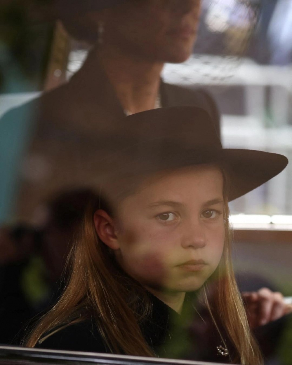 被捕捉到的畫面表情凝重。