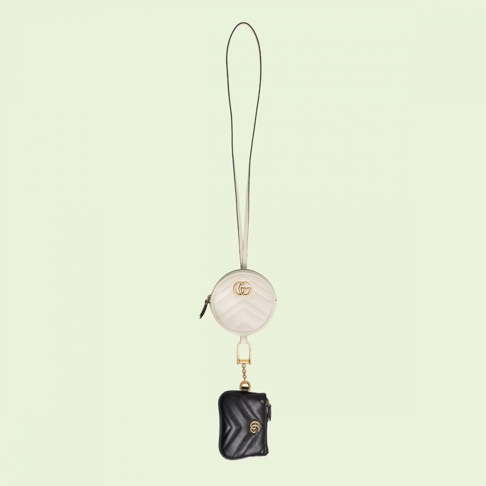 還有這一款掛在脖子上的零錢包也十分特別。