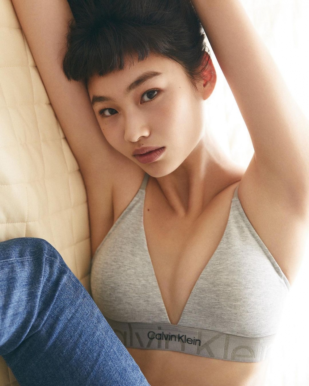 鄭浩妍畫了乾淨的裸妝。
