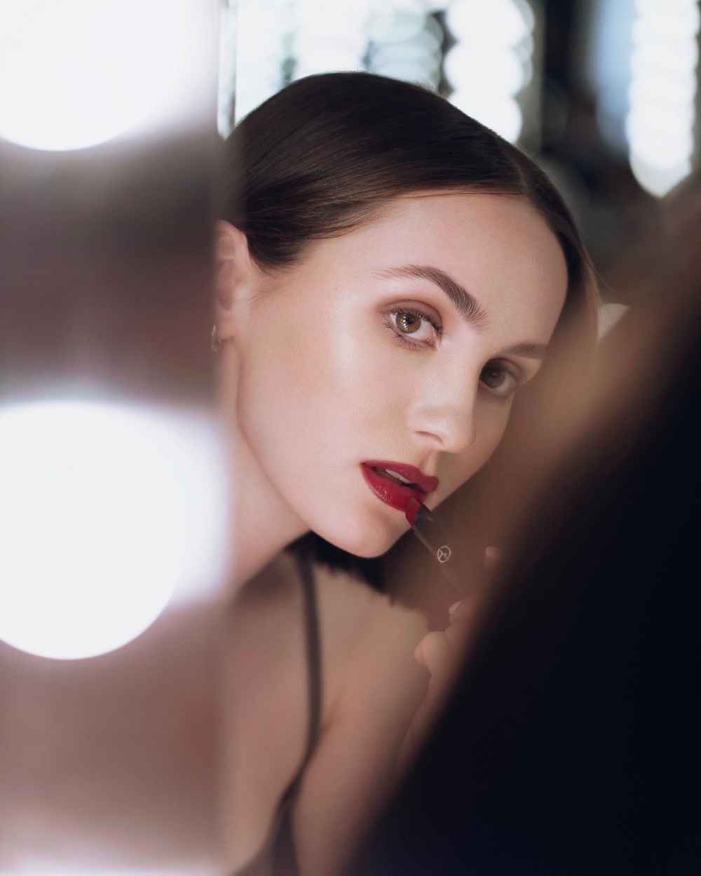Maude Apatow與Armani Beauty合作。