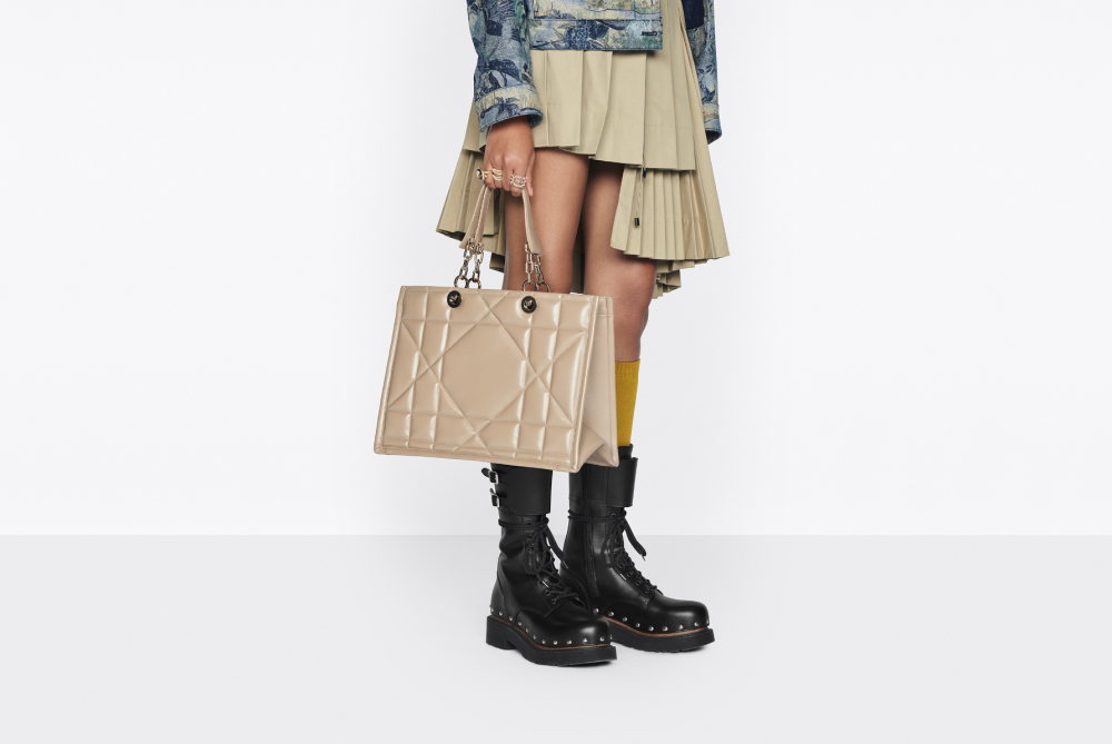 中碼的尺寸更是上班時的絕佳選擇。