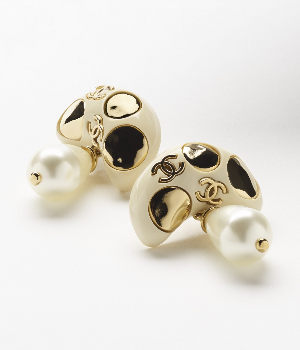 在新季的配飾區可愛登場的蘑菇耳環。