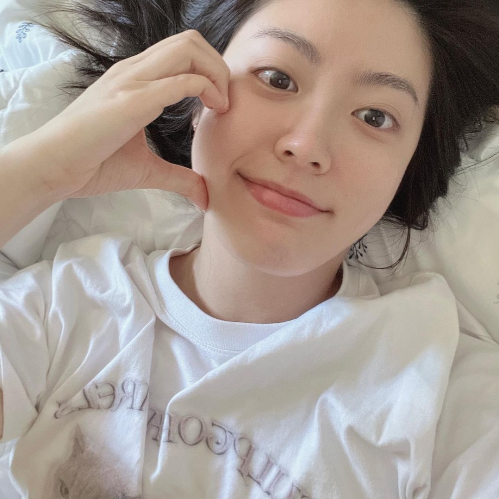 蘋果肌飽滿漲卜卜!南志鉉姐的肌膚真好。