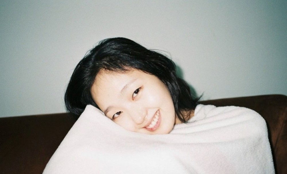 私底下的金高銀經常素顏示人,肌膚真的是白到發光。