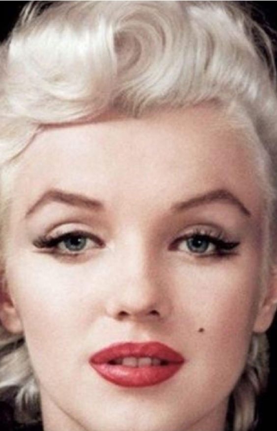 瑪麗蓮夢露的眉妝相信並不是很多人能駕馭，因為一不小心就會過於銳利，讓人看起來「太惡」。