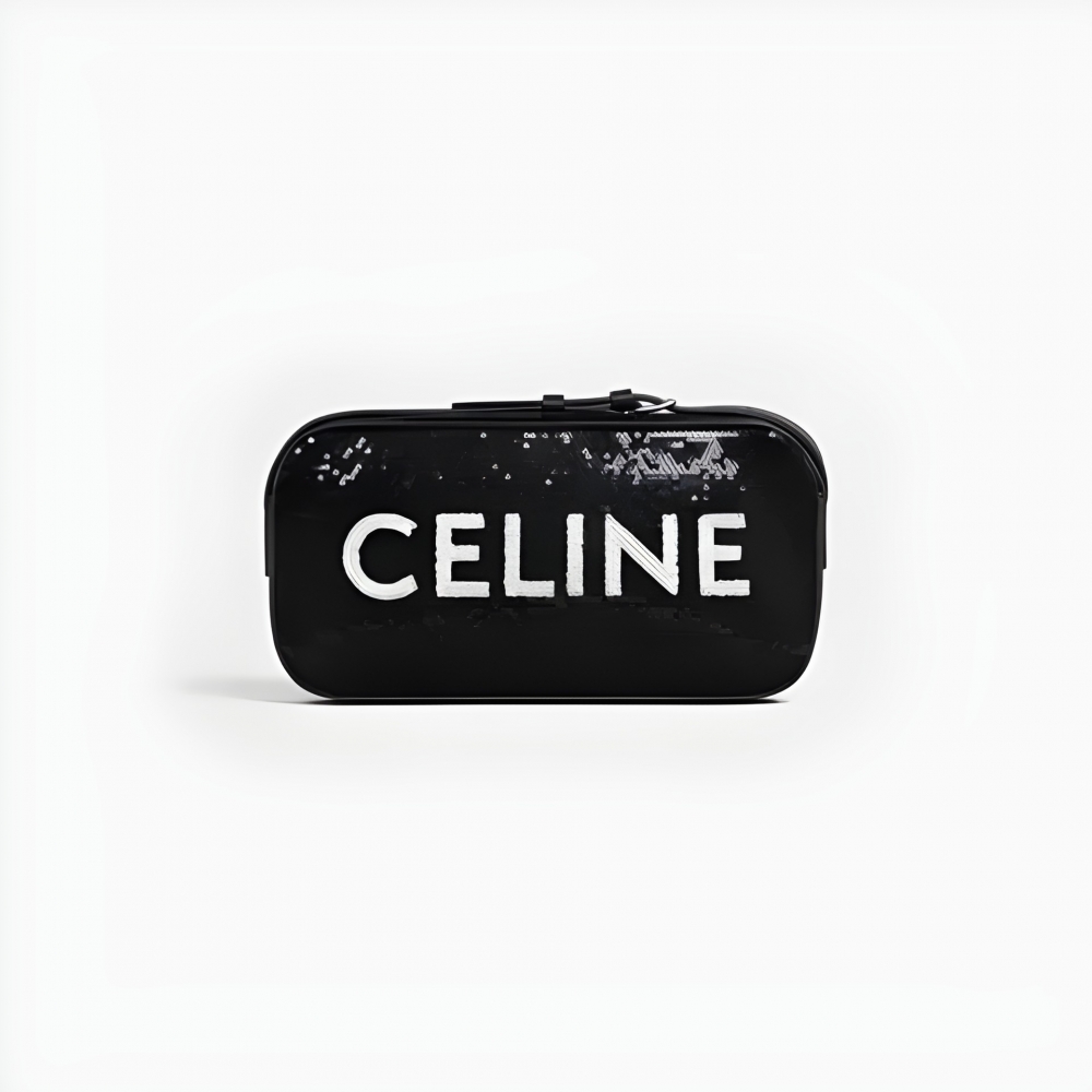 又或是設計上更有個性的Camera Shoulder Bag Cuir Triomphe in Sequins with CELINE Black/White。