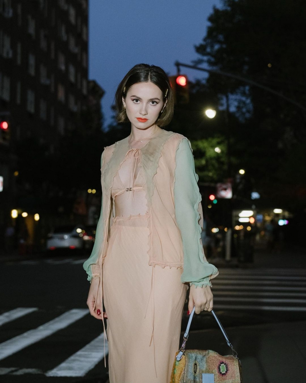 Maude Apatow出席FENDI Baguette 25週年大秀。