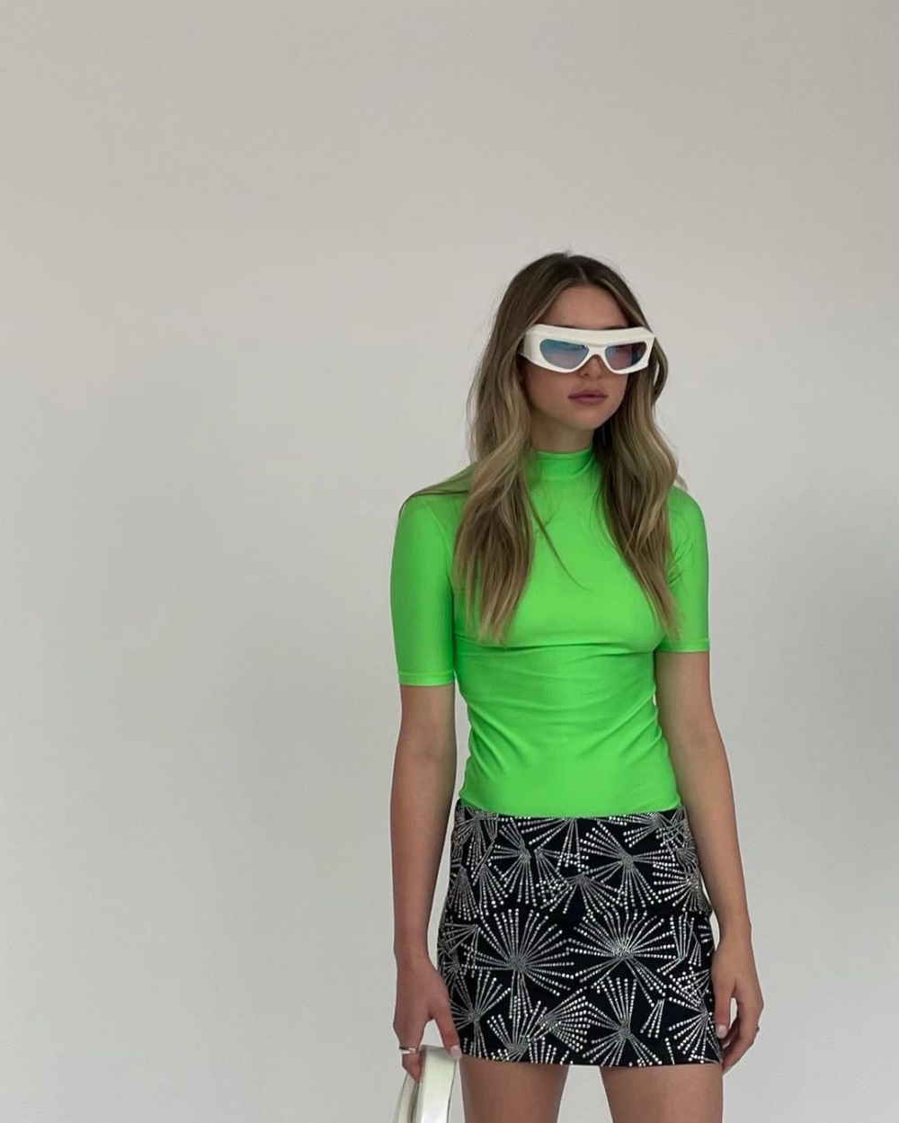 她踏上了時尚的伸展台。