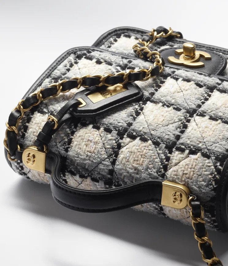 手袋本身有手提把的設計。