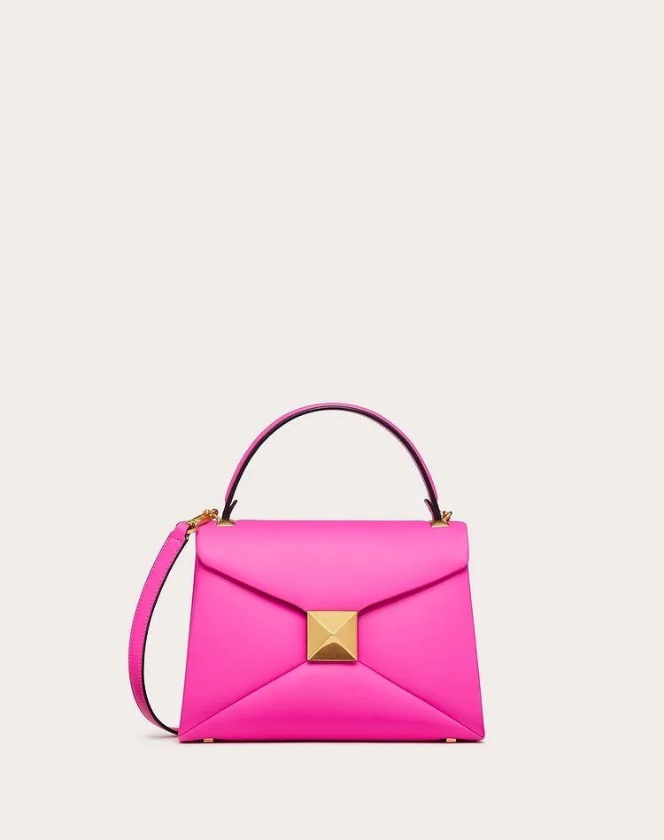 有著手提把與翻蓋的設計，讓它更加優雅。