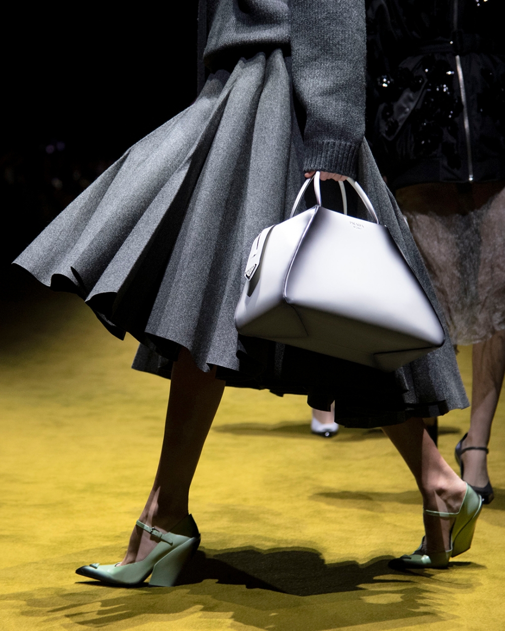 優雅的輪廓而脫穎而出。