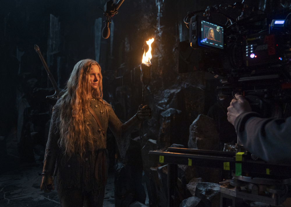 她一步一步的努力才成為演員。