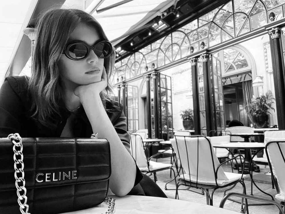 Kaia Gerber融入私下穿著。