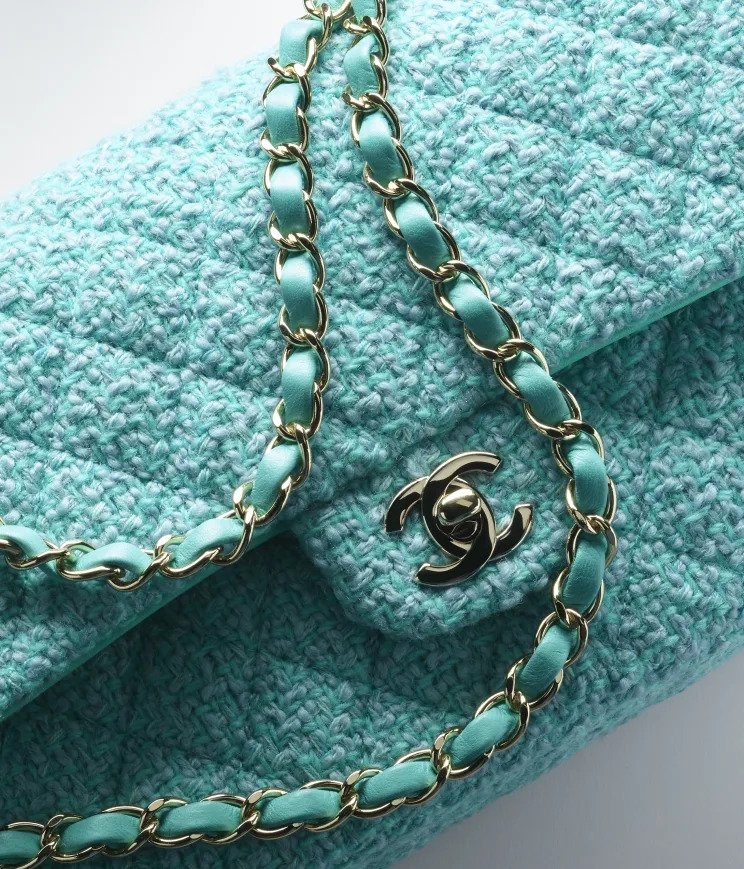 加入斜紋羊毛的設計。