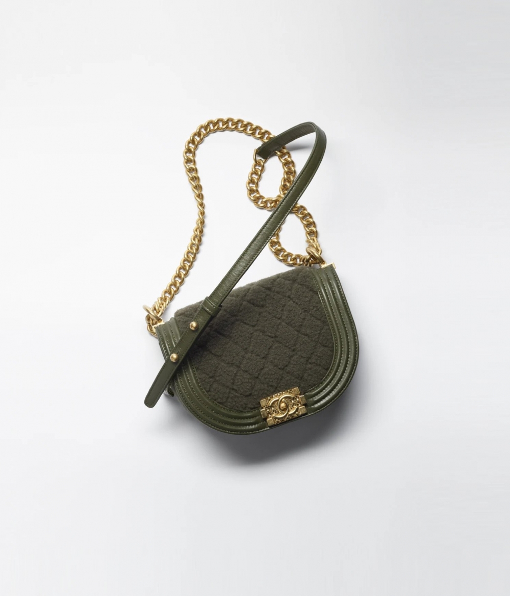 CHANEL Messenger Bag雙面剪羊毛款。