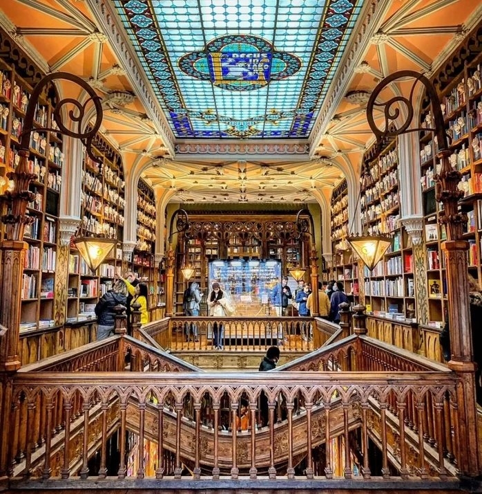 位於葡萄牙的Livraria Lello書店