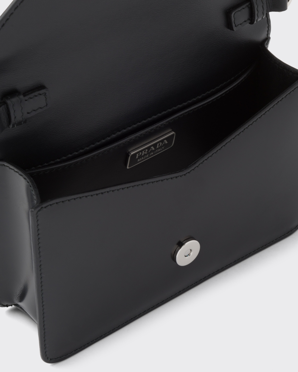 袋蓋採用磁扣。