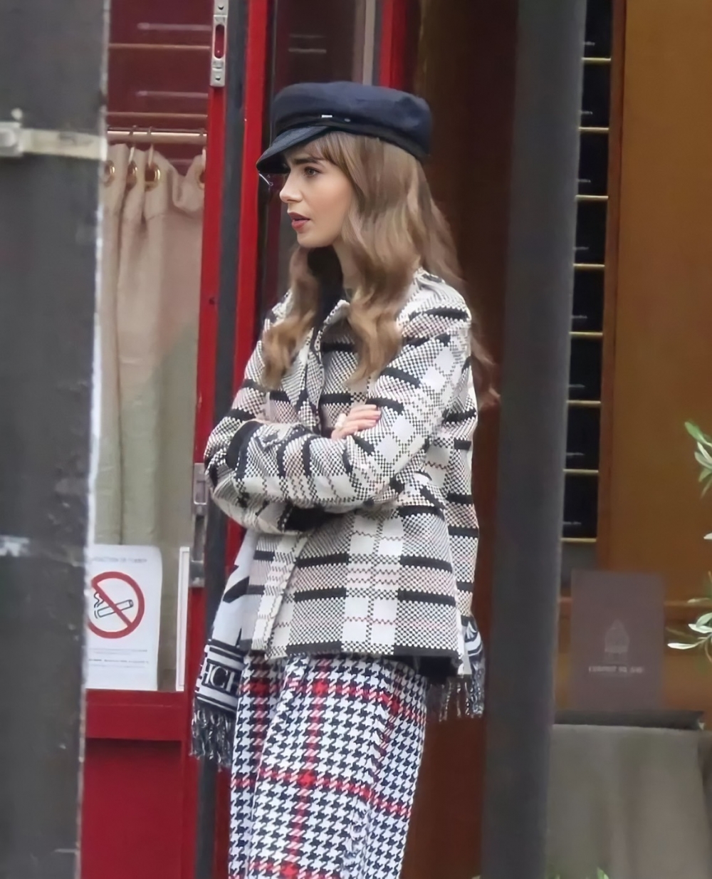 這次她的造型有著許多的圖騰。