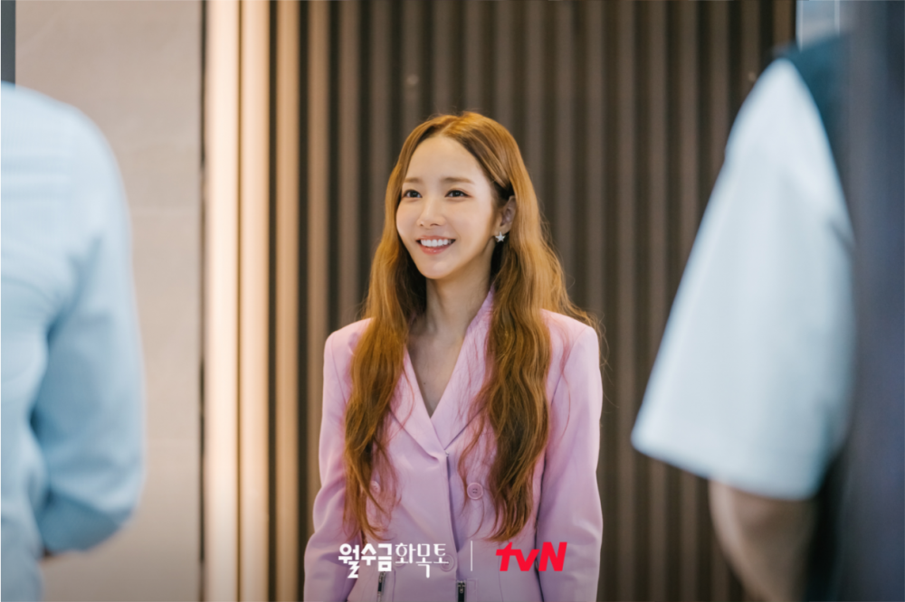 朴敏英的飄逸秀髮是她的優雅標誌，總是讓人羨慕。