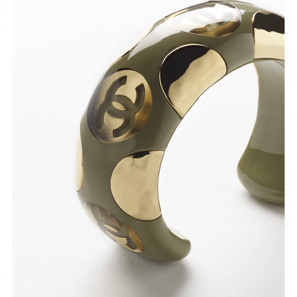 與耳環的配色相同,手鏈也有推出抹茶綠的顏色。