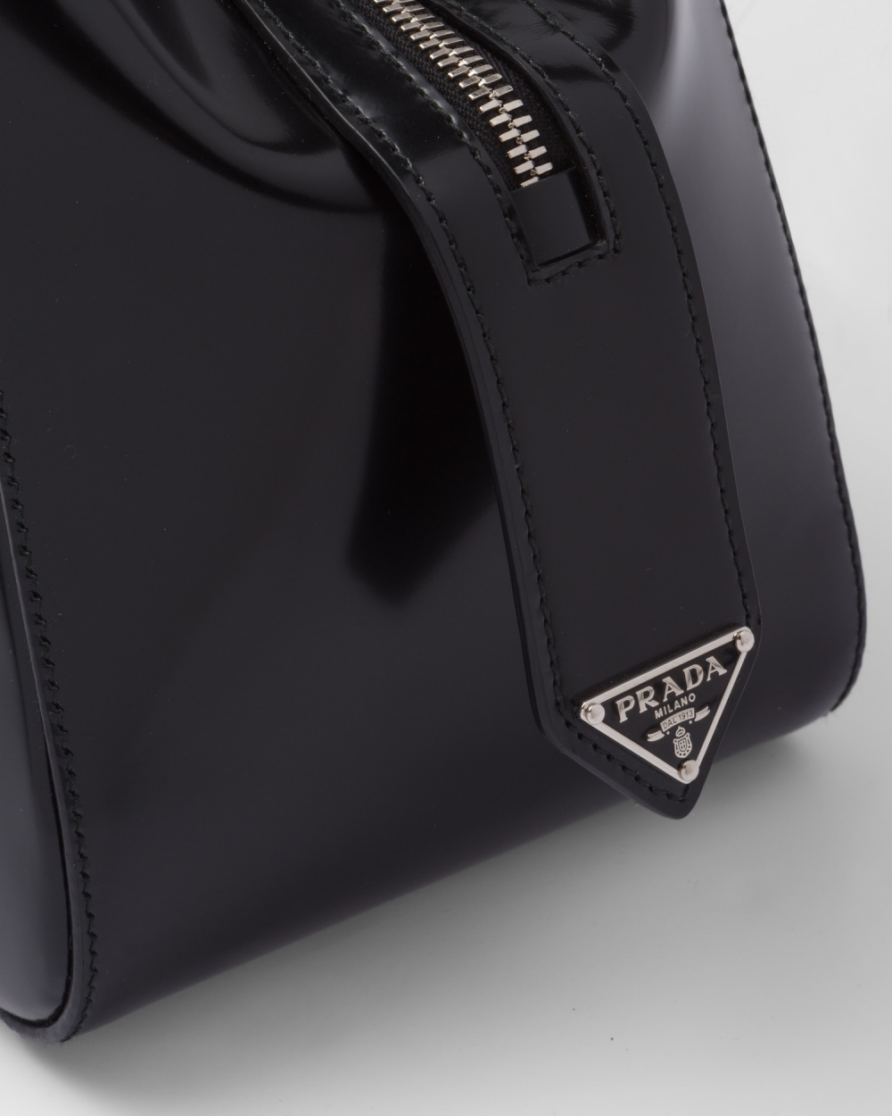 傳遞純粹的Prada。