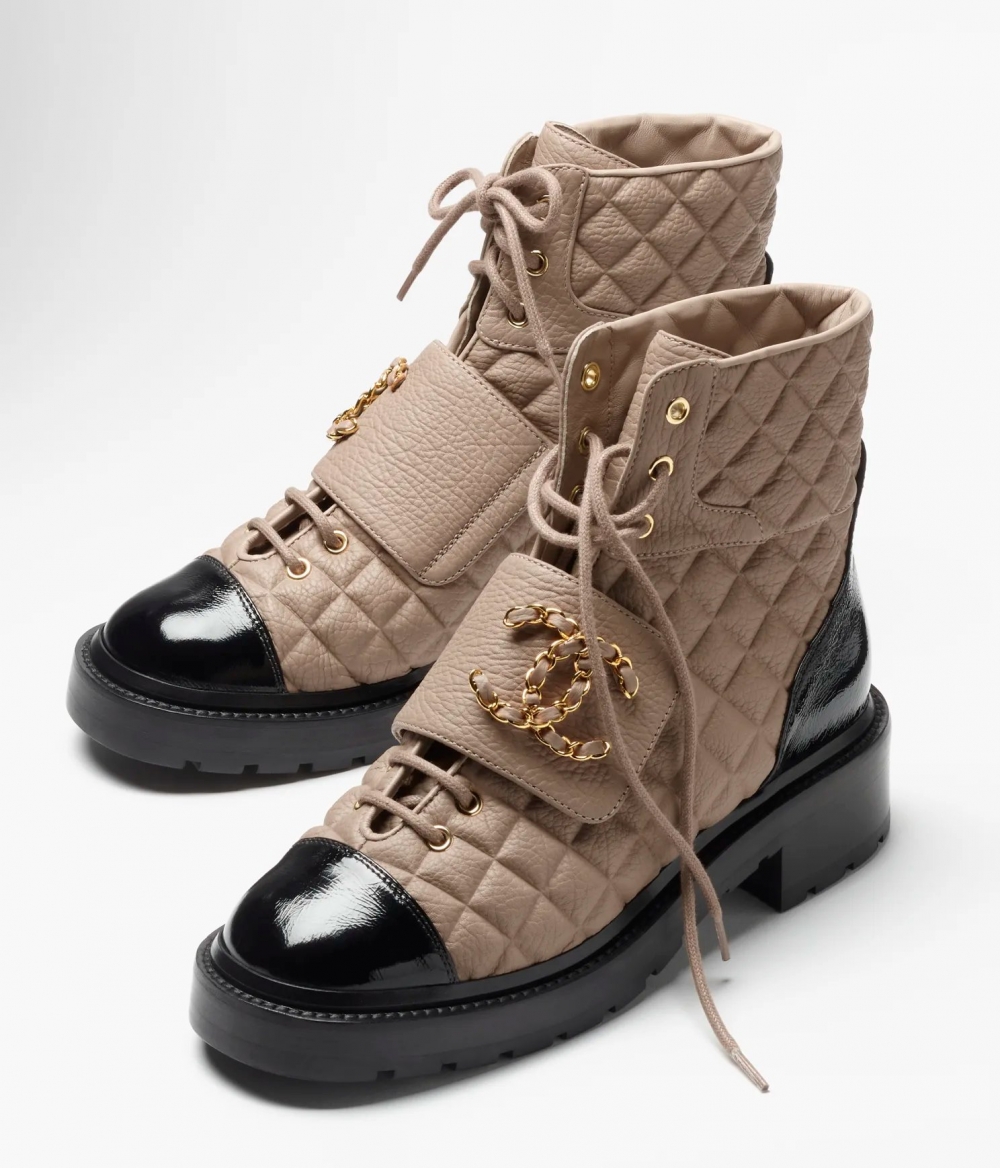 新季之中米色的Lace Up。