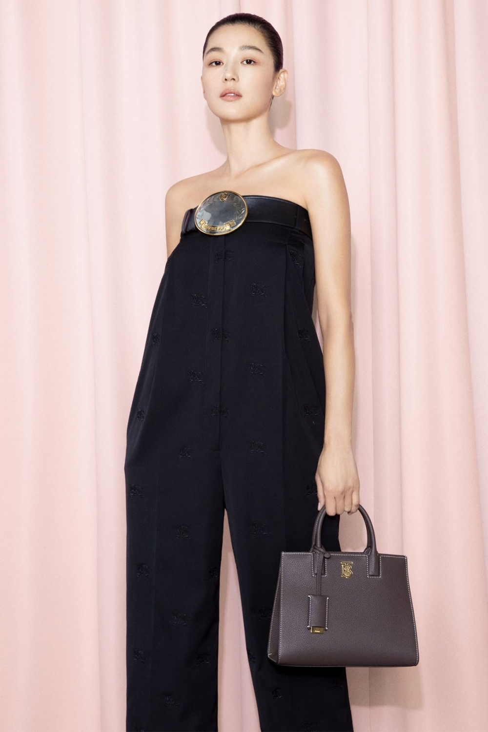 Burberry驚喜宣布韓國女星全智賢成為品形象大使。