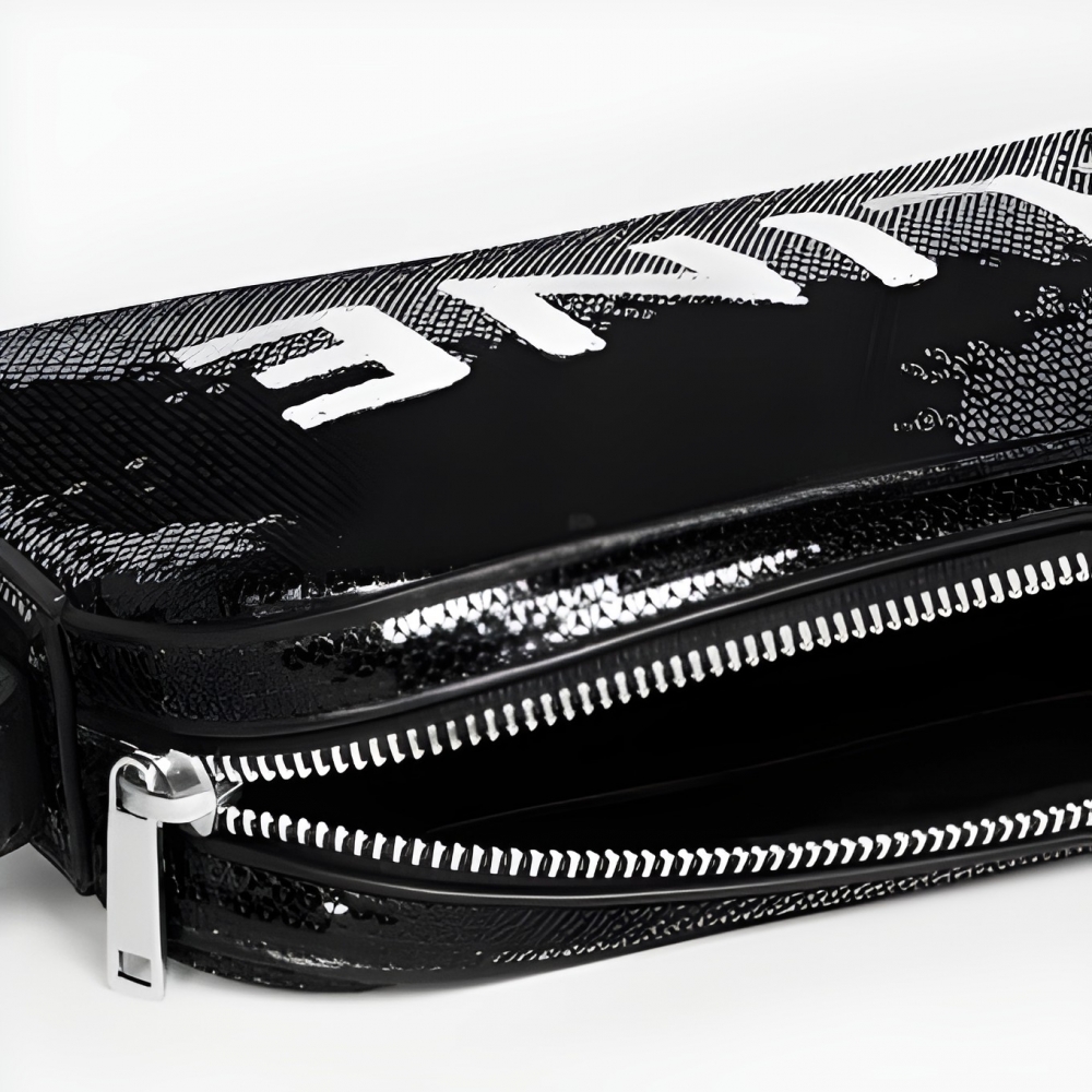 拉鍊的設計讓它在使用上更加便利。