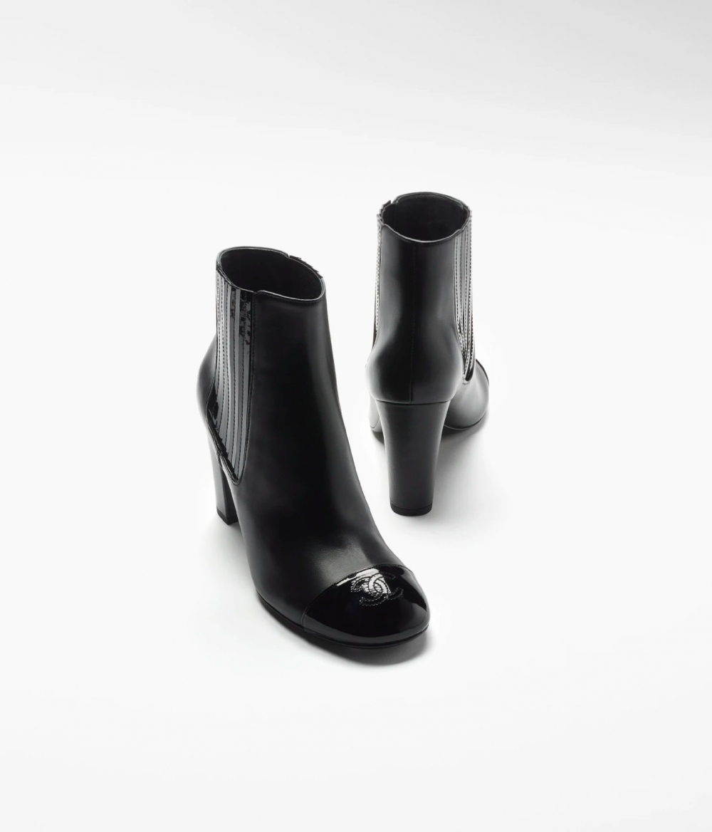 優雅的高跟靴也是你時髦的關鍵。