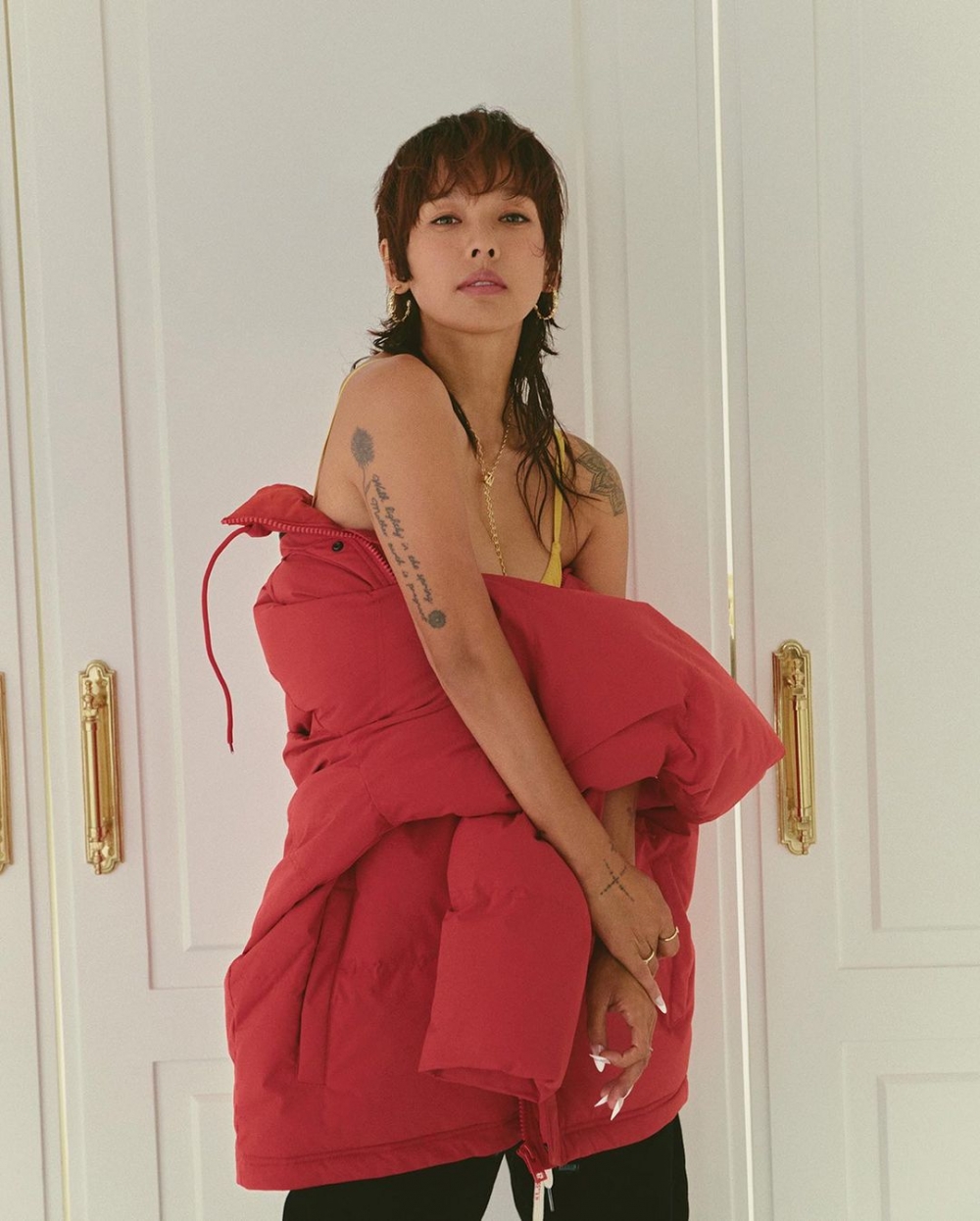 李孝利為《Dazed Korea》10月號的雜誌拍攝。