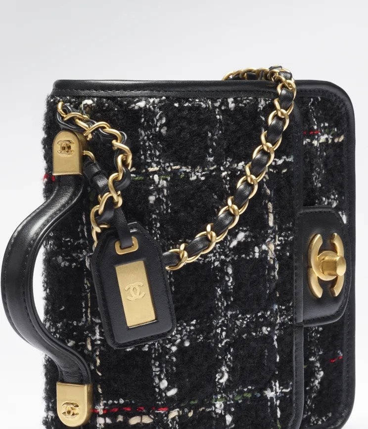 菱格紋採用車線的方式。