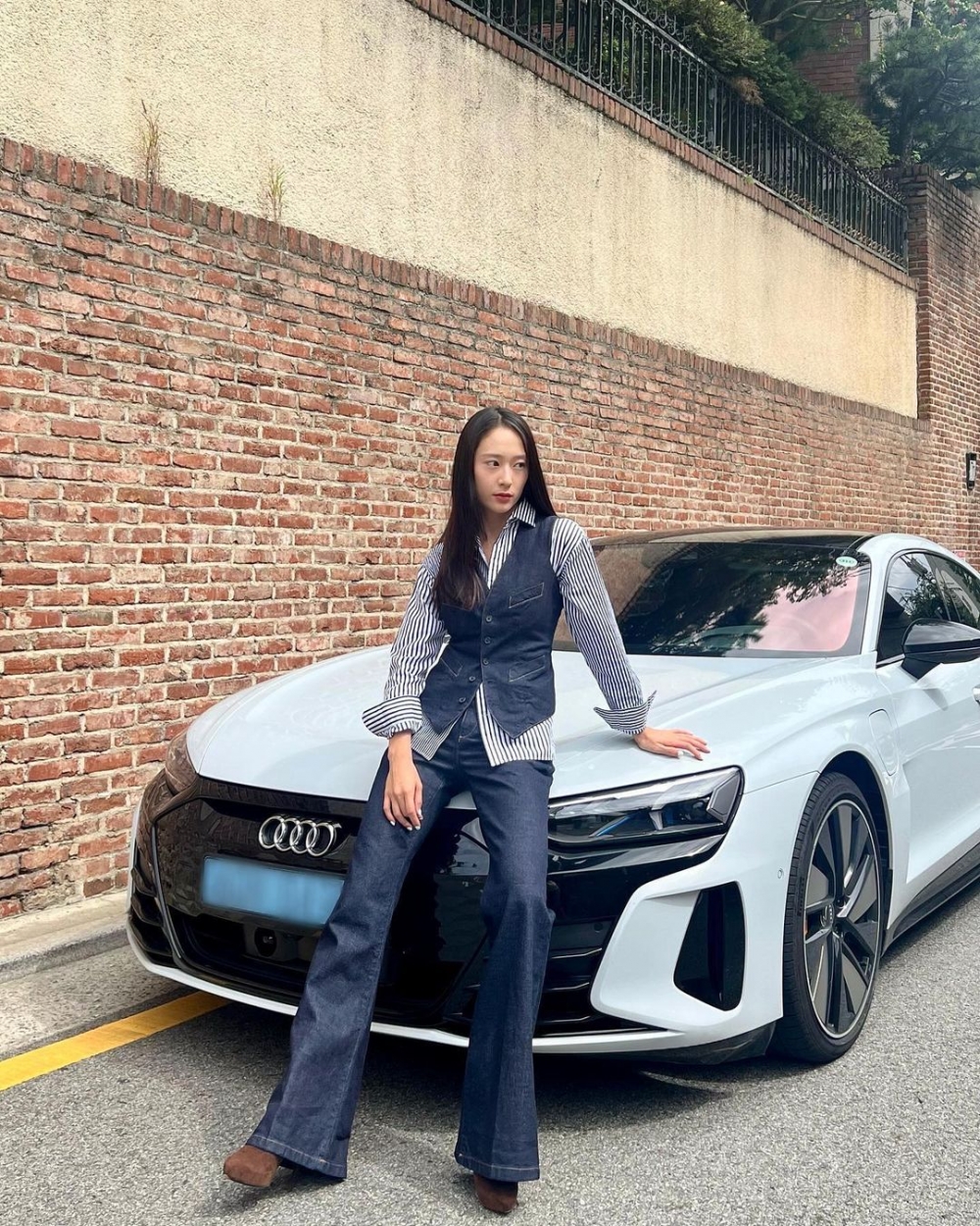 讓我們一起來欣賞她們的牛仔穿搭。