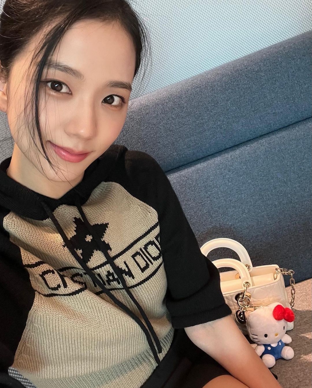 展現她可愛甜美的一面。