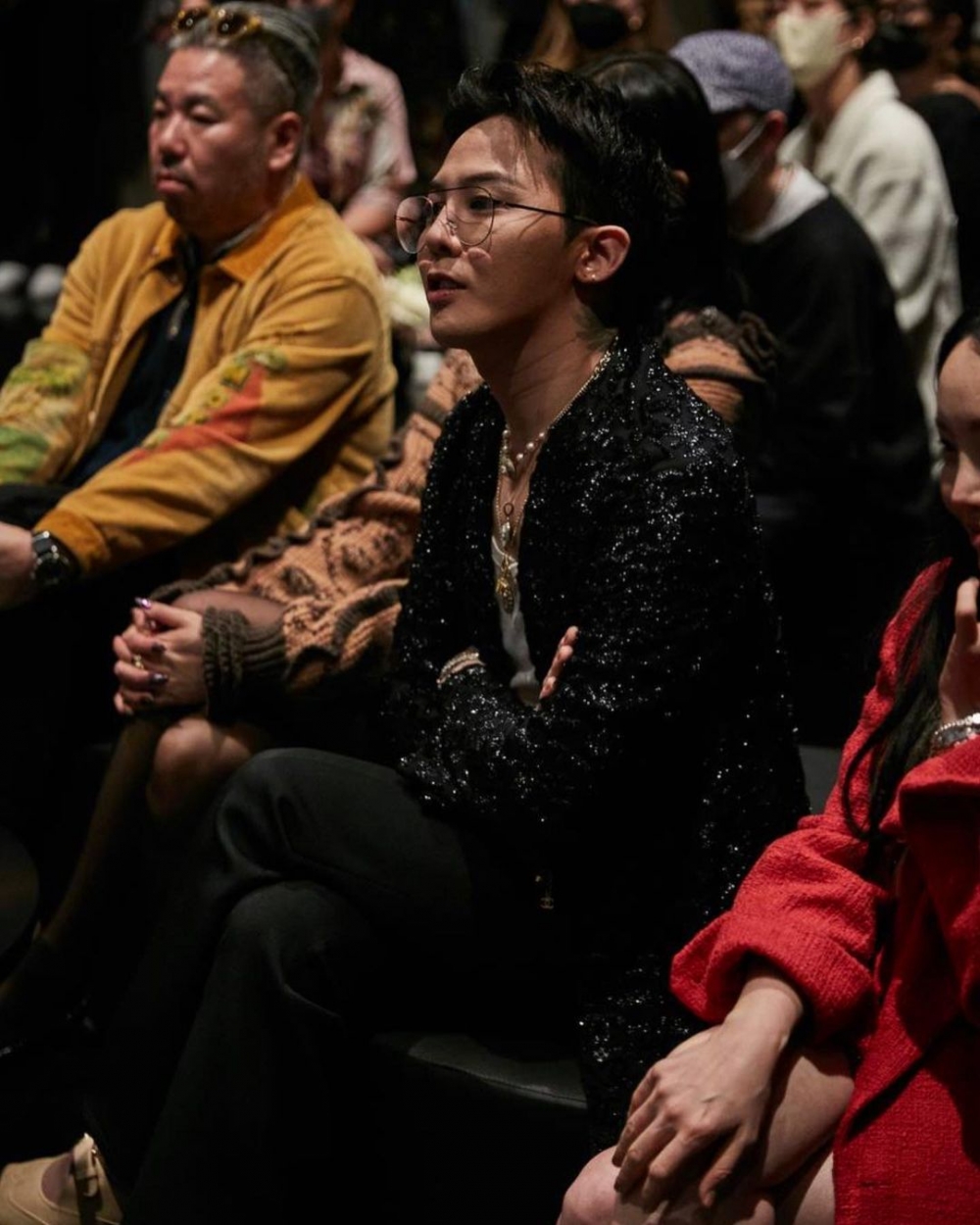G-Dragon參加CHANEL與Frieze藝術博覽會在韓國舉辦藝術活動。