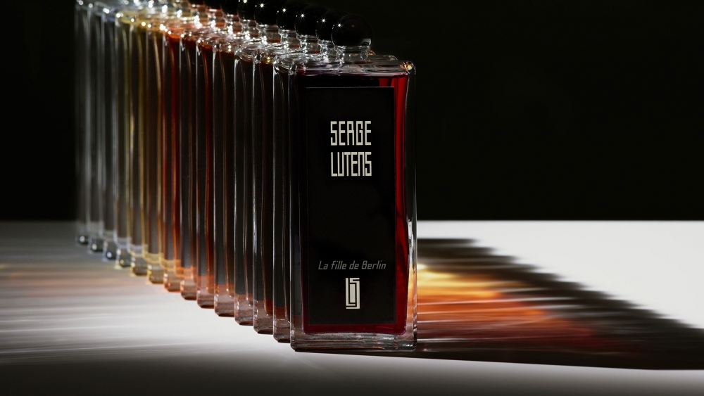 標誌性「Collection noire黑色禮服香水系列」將品牌神秘、奇妙的DNA表露無遺。