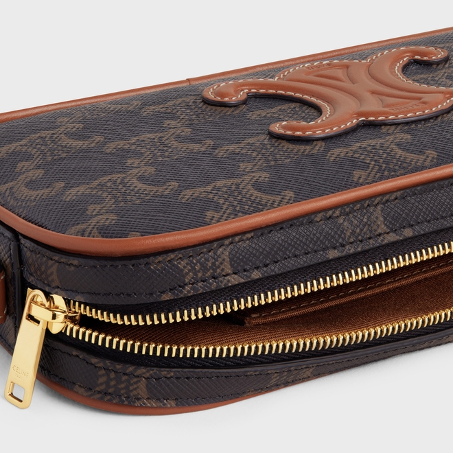 作為日常外出放手機的包也能顯得獨一無二。