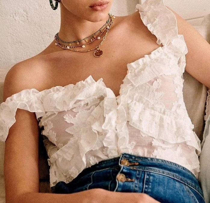 純白的蕾絲也是能考慮的單品。