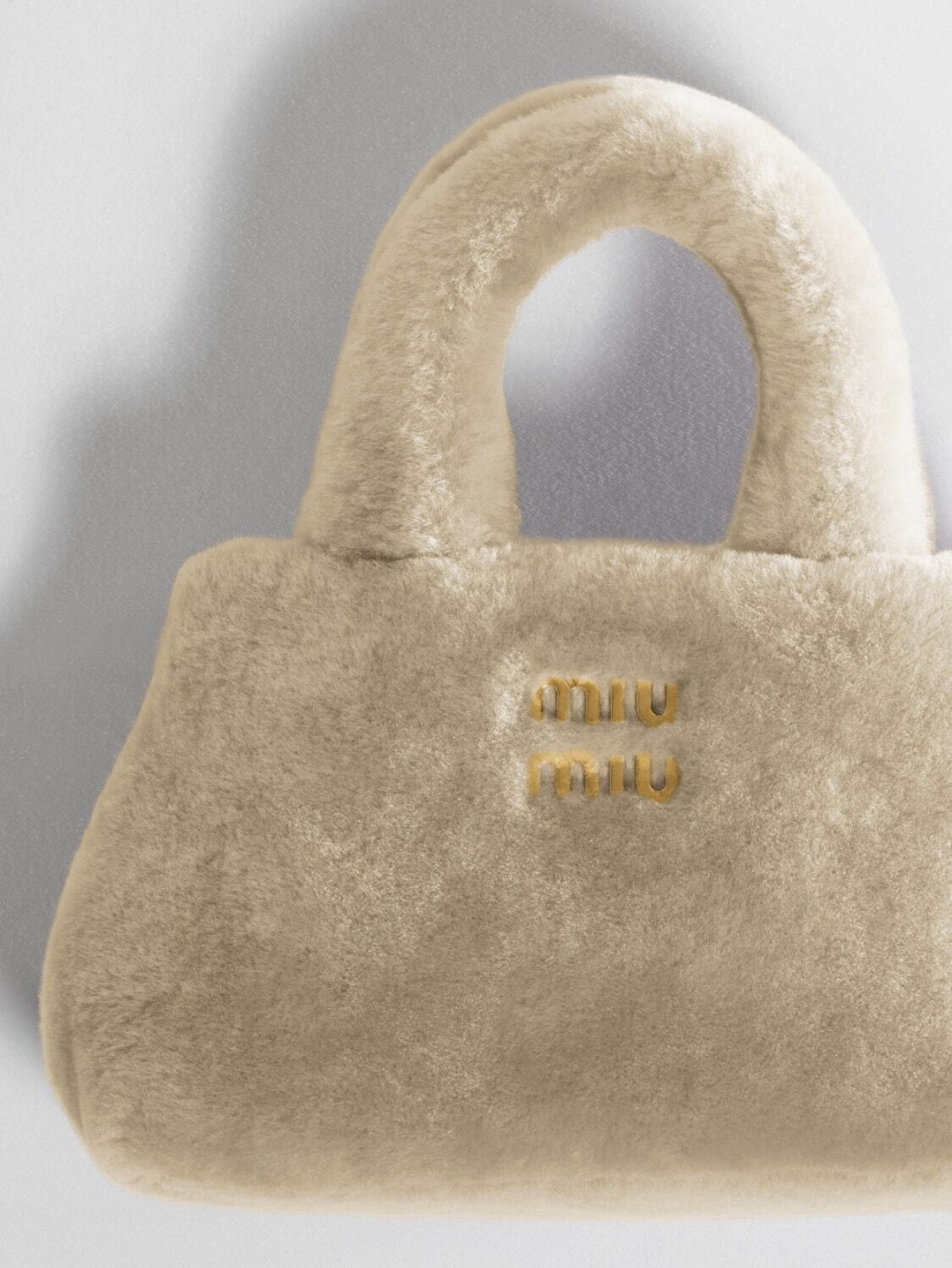 手袋變得膨脹卻不會顯得厚重。