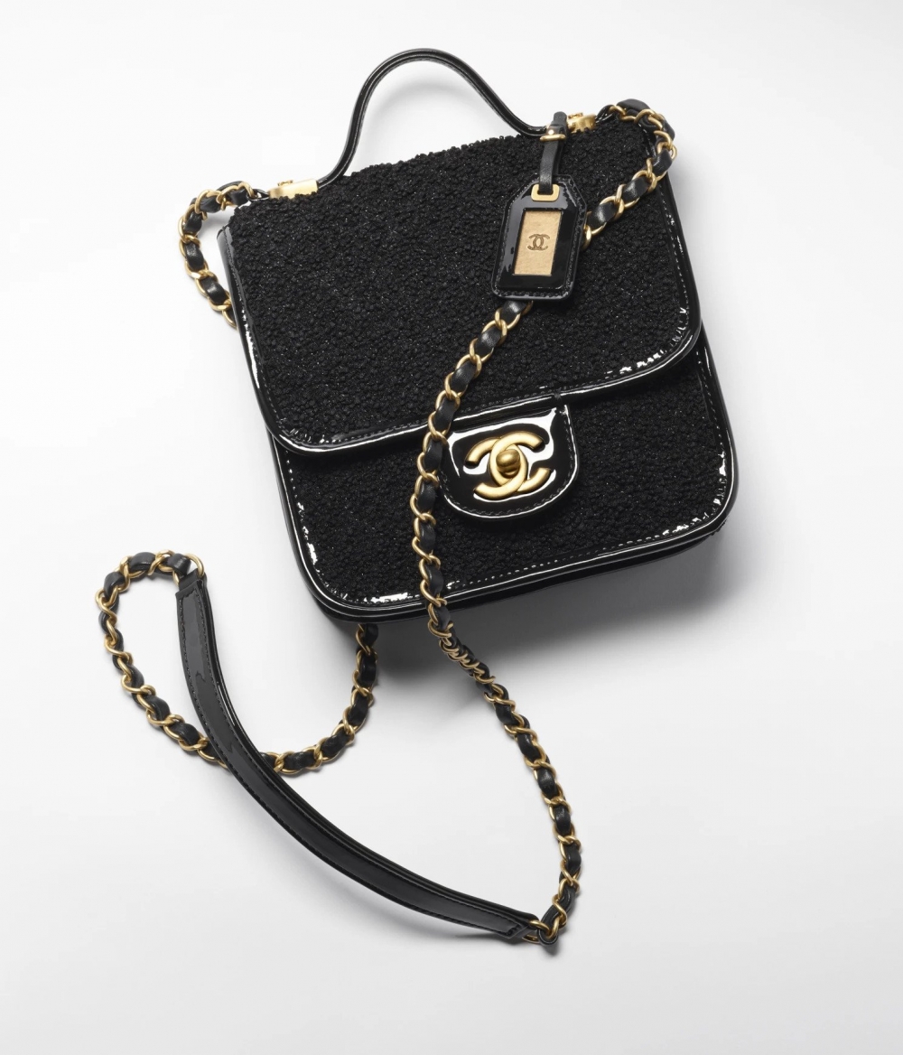 CHANEL Small Flap Bag With Top Handle黑色。