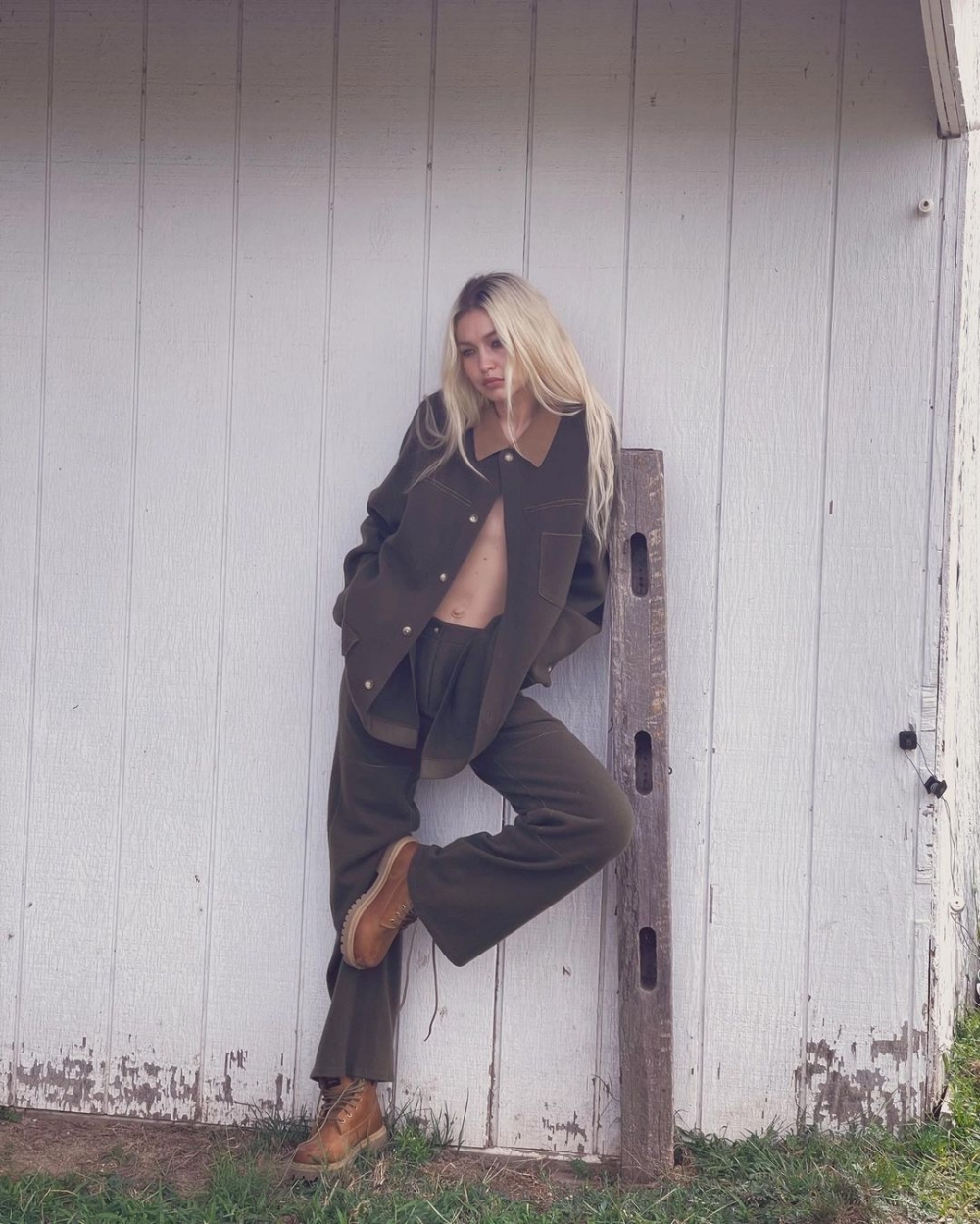 她在社群上繼續分享自己的工作。