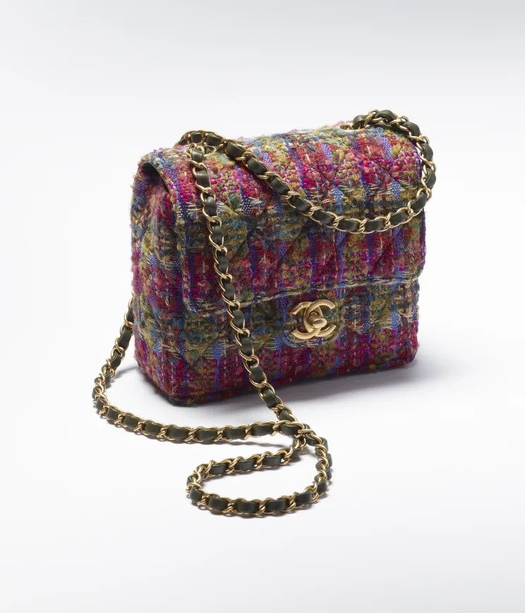 方方正正的翻蓋包。