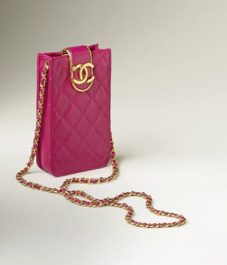 小物 Gucci Chanel Celine 直擊人心的俏皮：CHANEL、Gucci、CELINE本季皮革手機包！