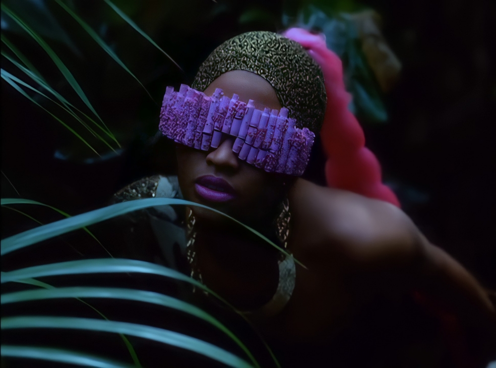Nicki Minaj曾在MV中戴上她的設計。