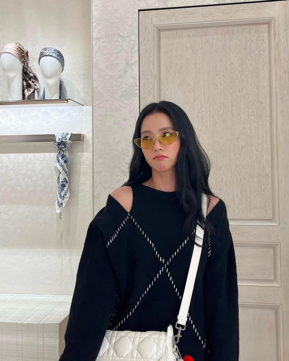 有色的太陽眼鏡多了一些復古的風格。