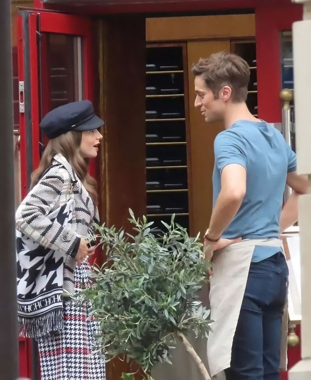 這次她的造型相當適合在秋冬時搭配。