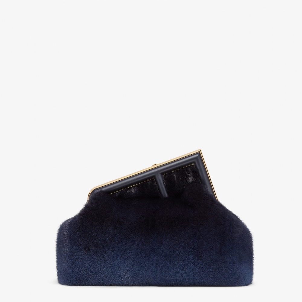 當然也還有人氣款式Fendi First Medium。