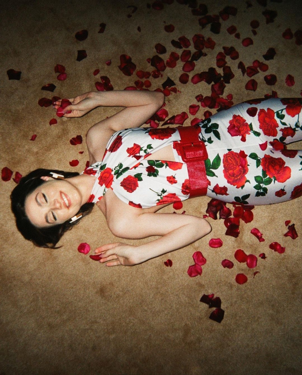 Maude Apatow參與Saint Laurent時裝秀。